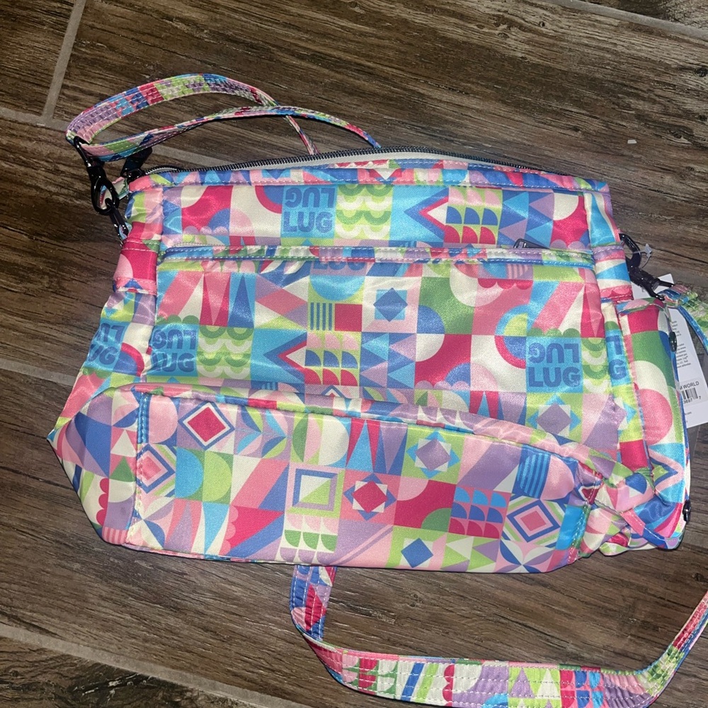 NWT Lug Shimmy SE Crossbody Bag in the "Small World" pattern - Picture 2 of 3